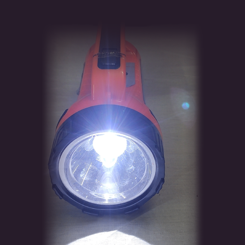 RECHARGEABLE SOLAR TORCH